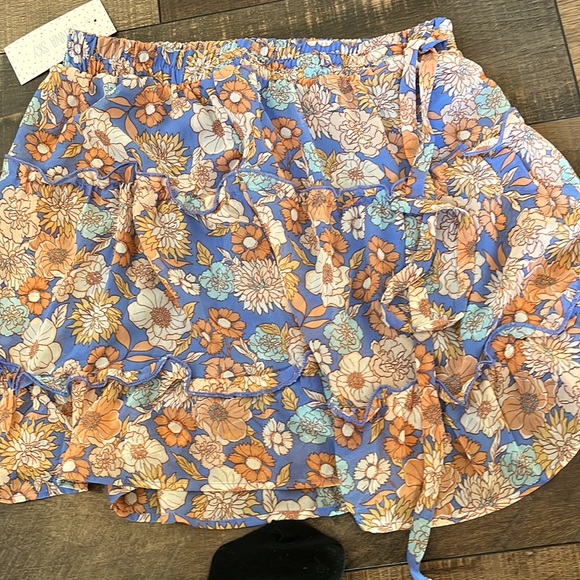 Skirt - Picture 2 of 2
